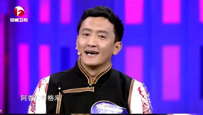 巷酒业(集团)组织招待晚宴,青年藏族歌手阿香-仁青格来现场倾情演绎